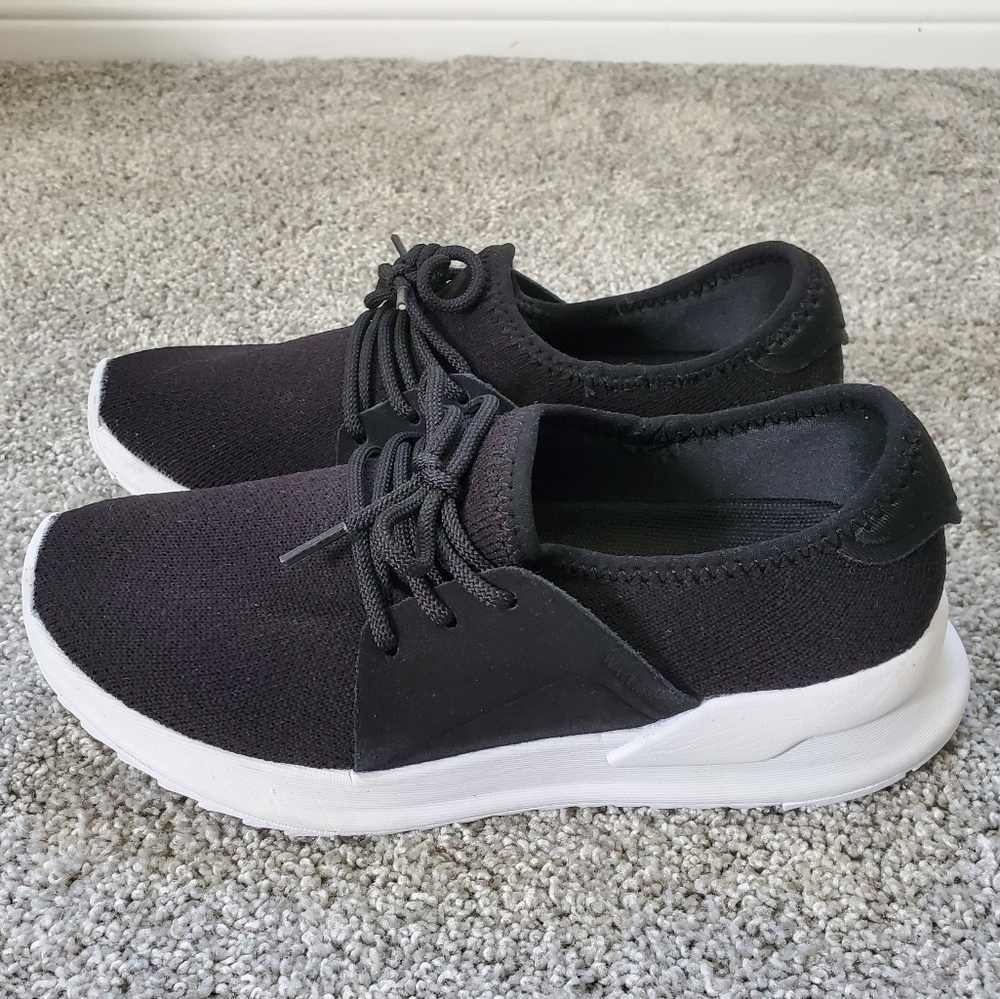 NWOT Women's Sz 7 Ripzpne Waterproof shoes